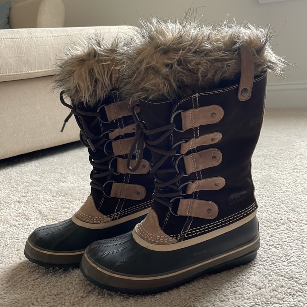 Sorel “Joan of Arc” Faux Fur Waterproof Boots size 8